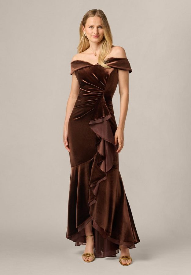 Adrianna Papell Abendkleid Velvet Off The Shoulder Gown Tailliert, figurbetont, elegant von Adrianna Papell