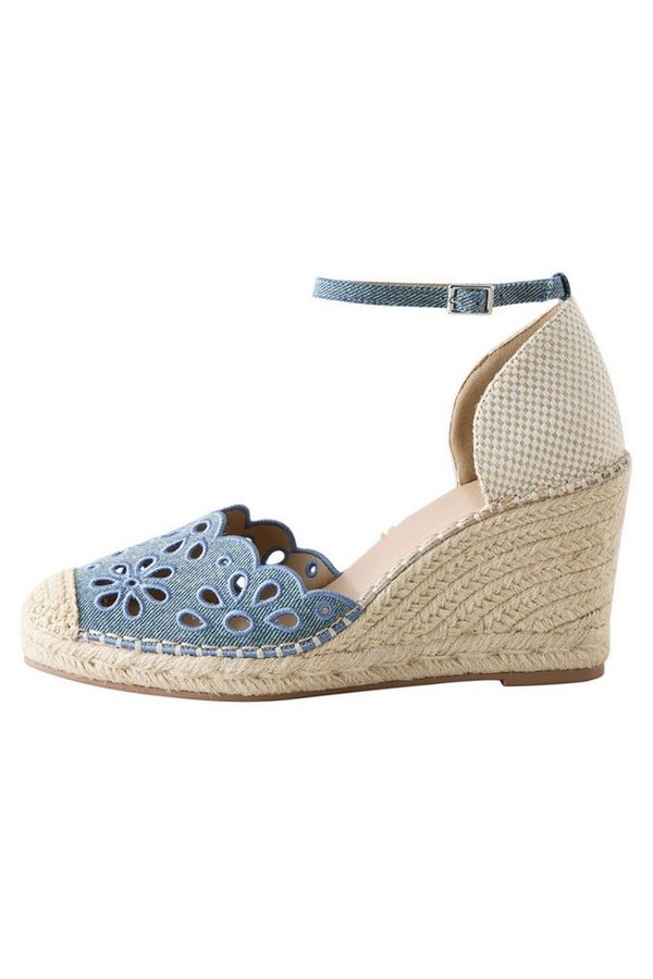 Next Forever Comfort® Wedges mit Lochstickerei Keilsandalette von Next