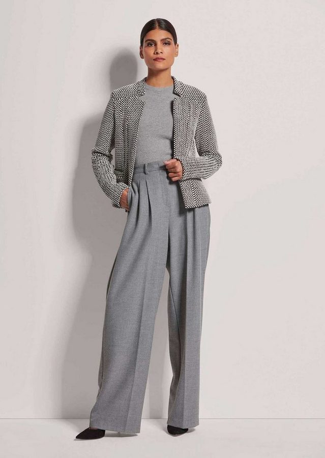 MADELEINE Kurzblazer Moderner Jerseyblazer mit Struktur Verschlussloser Blazer mit Stehkragen, Leistentaschen und Langarm von MADELEINE