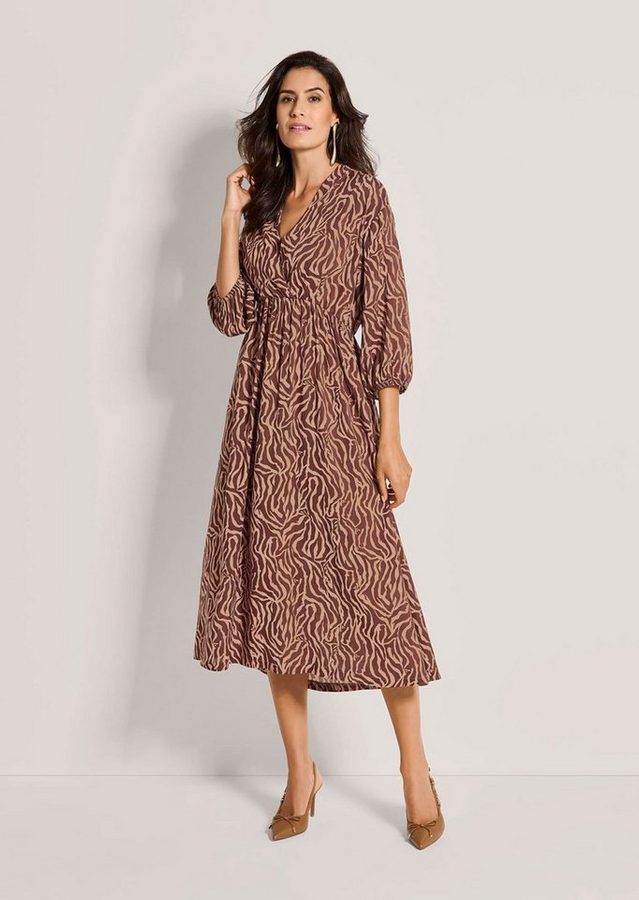 MADELEINE Midikleid Wickelkleid mit Allover-Print Freizeitkleid mit V-Ausschnitt, 3/4-Arm und Wadenlänge von MADELEINE