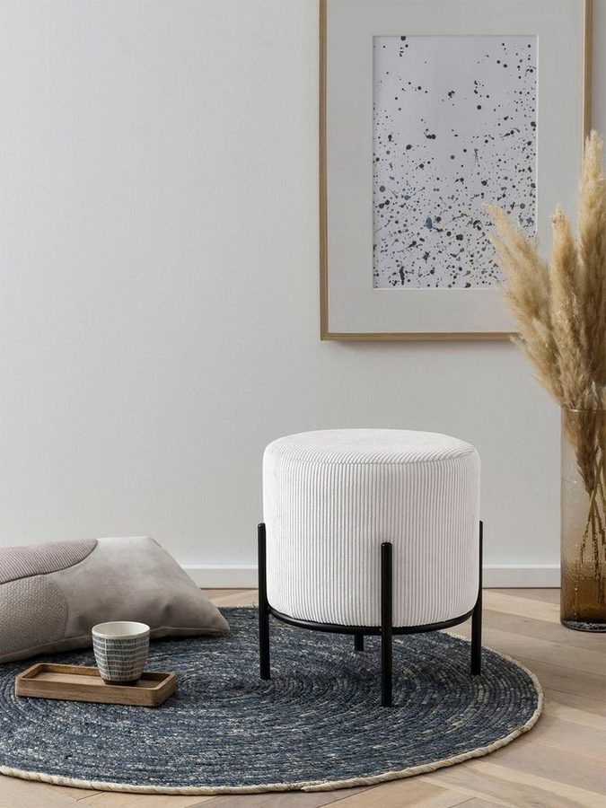 SalesFever Polsterhocker Komfortabler Polsterhocker, mit Design-Gestell aus schwarzem Metall von SalesFever