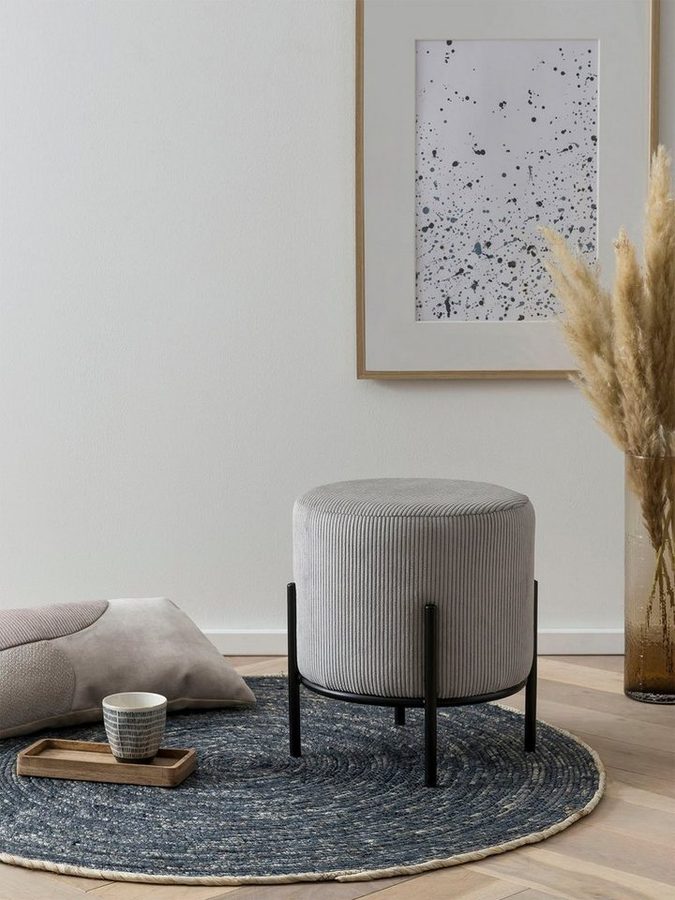 SalesFever Polsterhocker Komfortabler Polsterhocker, mit Design-Gestell aus schwarzem Metall von SalesFever
