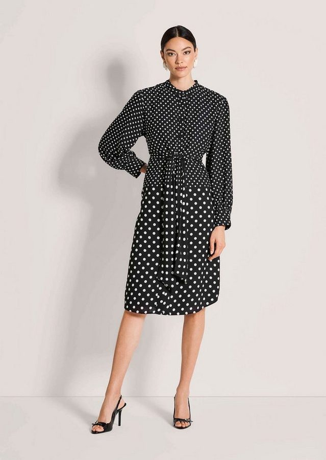 MADELEINE Midikleid Tupfenkleid mit Wickeloptik Sommerkleid mit Rundhals, Knopfleiste, Bindeband, Taschen und Langarm von MADELEINE
